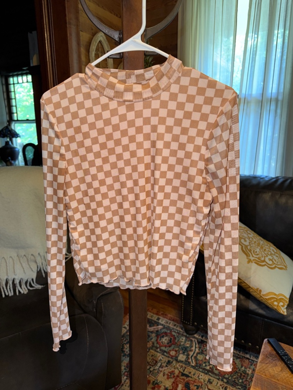 Vanilla Star Beige & White Checkered Long-Sleeve Crop Top